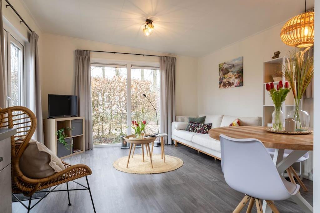 Gezellig Modern Chalet Midden Op De Veluwe Епе Екстериор снимка